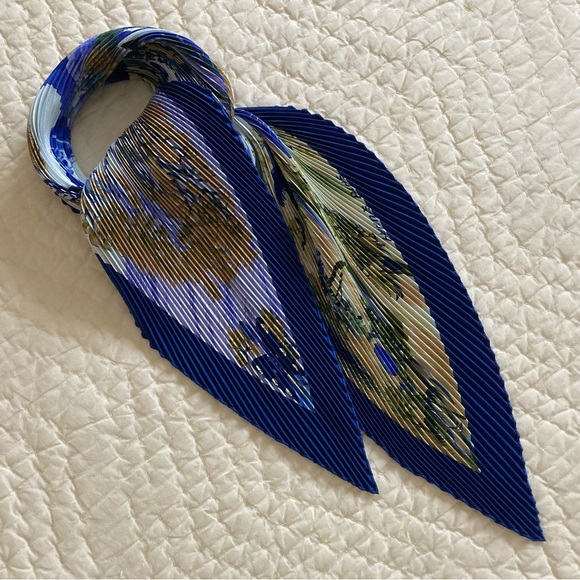 Hermes Kuggor Tree Pleated Plisse Silk Scarf - Picture 11 of 16